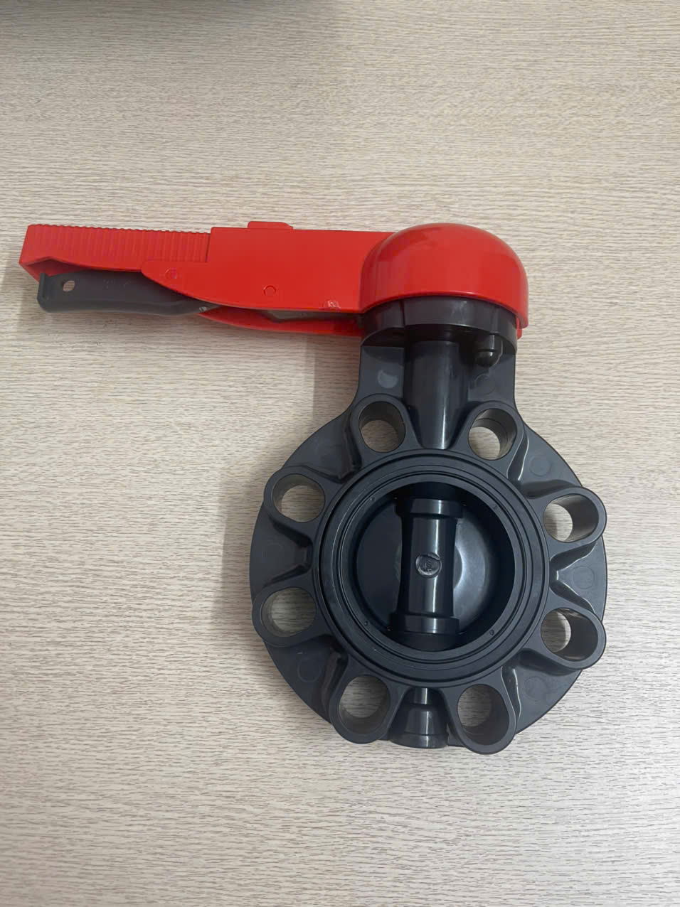 Van Bướm Tay Gạt PVC